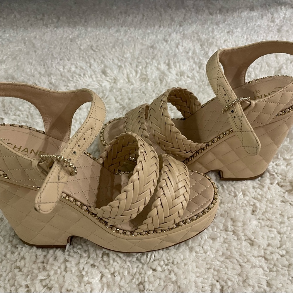 CHANEL WEDGES SIZE 39 NIB